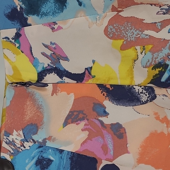 Bebe Size 2 Printblock Asymmetrical Overlap Short - Picture 3 of 8